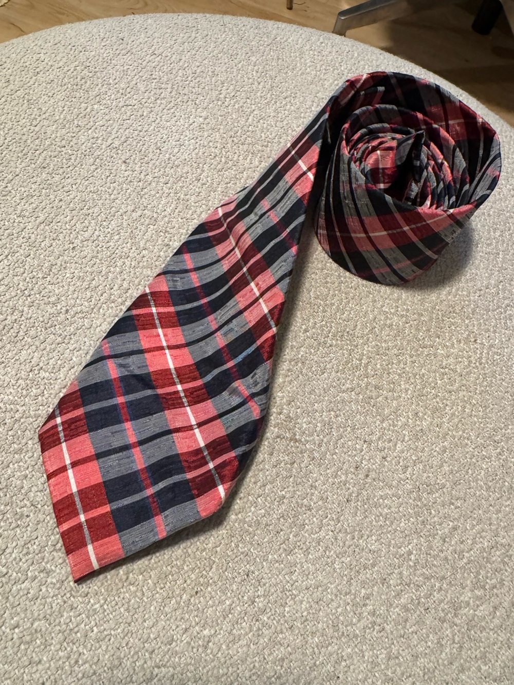 Plaid Men's Necktie in Red and Navy